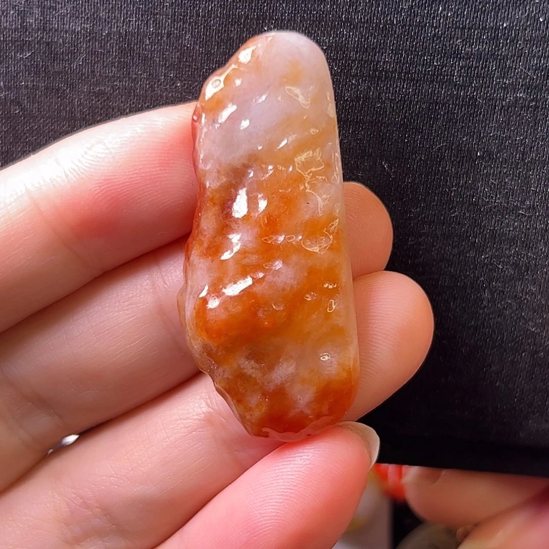 翡翠未镶嵌颈饰小石头
