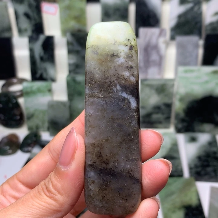 独山玉颈饰未镶嵌