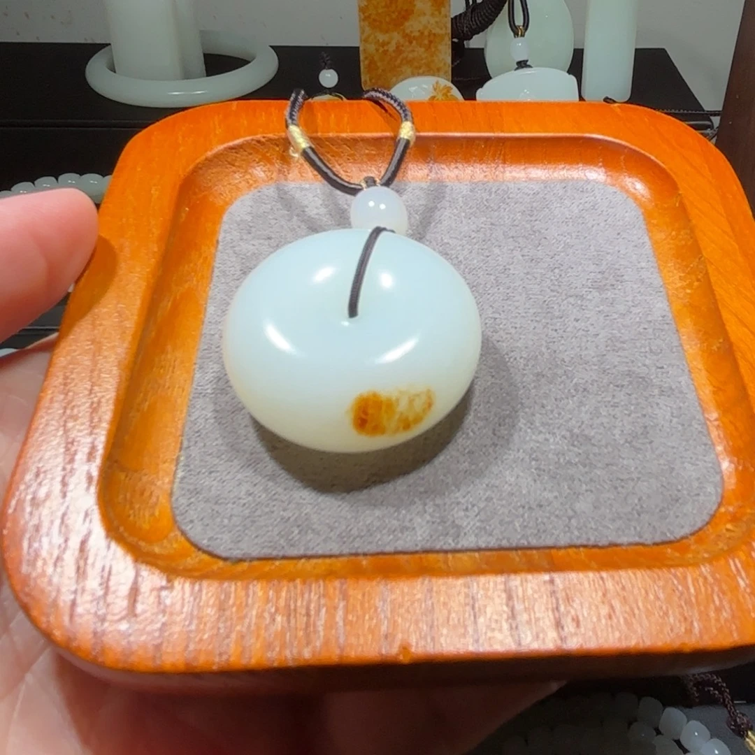 芒***果未镶嵌手串和田玉