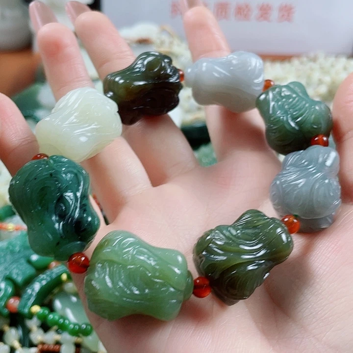 未镶嵌和田玉挂件