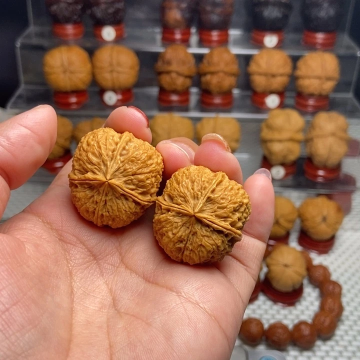 文玩核桃把件密石四棱47