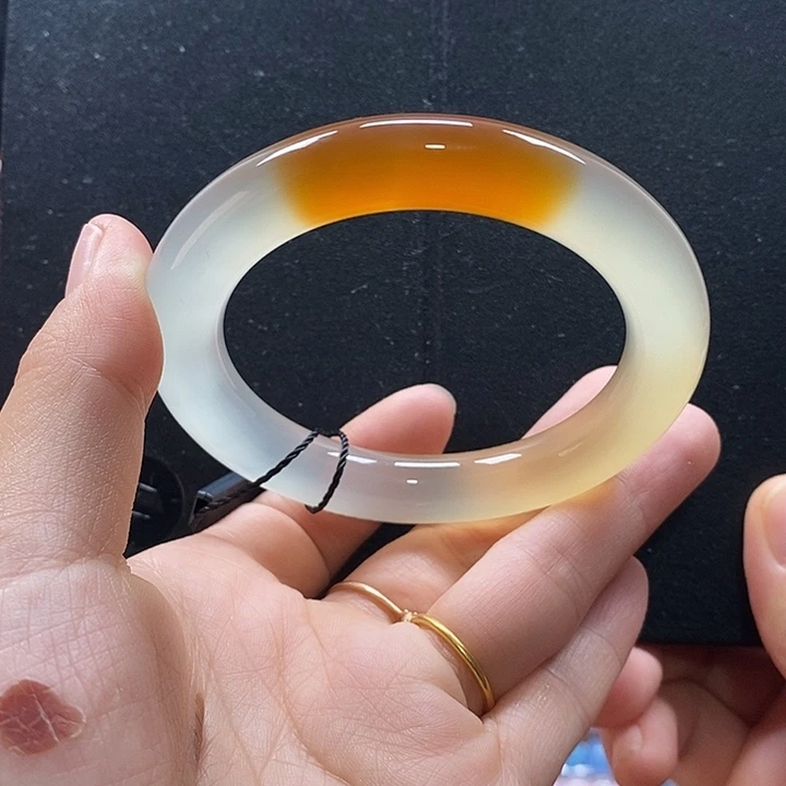 ****吖玛瑙/玉髓未镶嵌手镯58.8