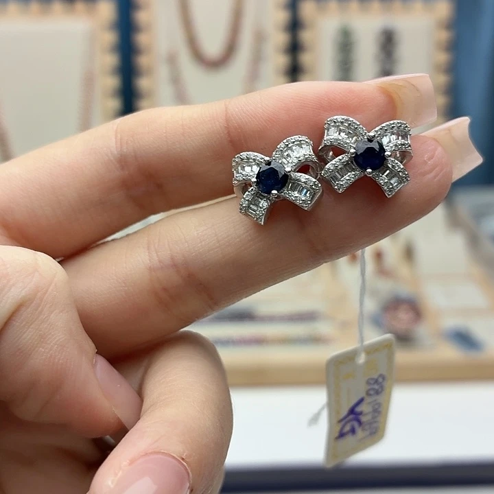 银S925镶嵌蓝宝石耳饰