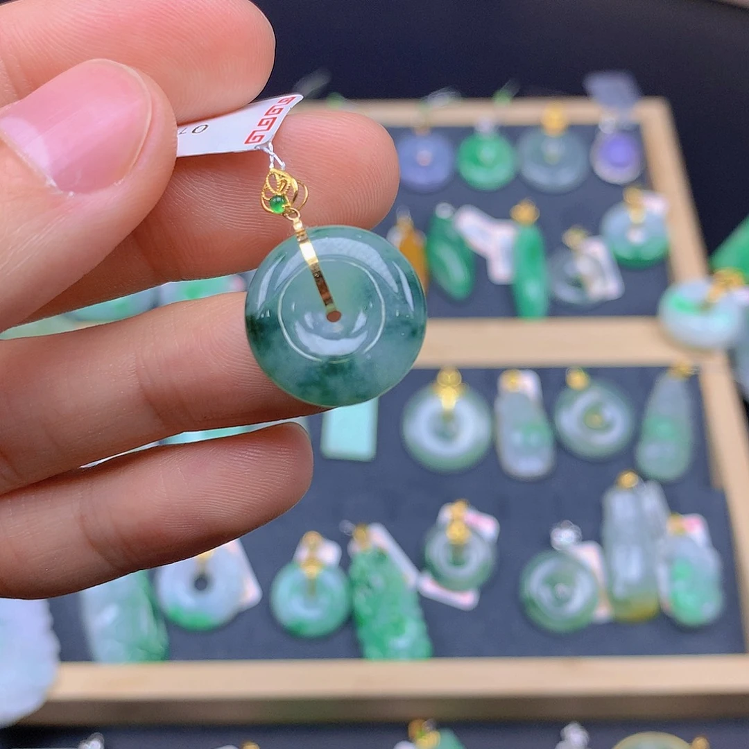 翡翠颈饰18K金镶嵌翡翠