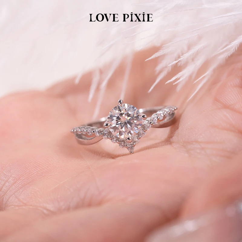 LOVE PIXIE 925银莫桑石戒指 为爱加冕皇冠时尚经典结婚求婚女戒