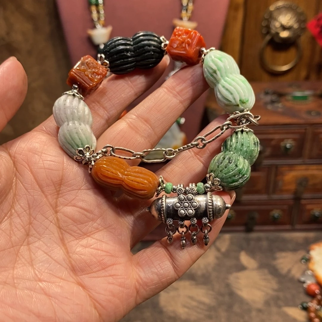 翡翠吊坠(赠链)未镶嵌