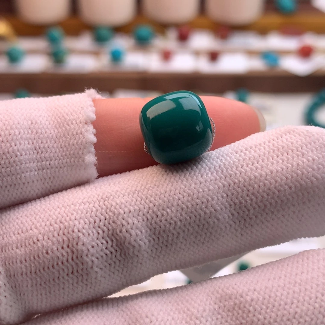 绿松石未镶嵌配饰红