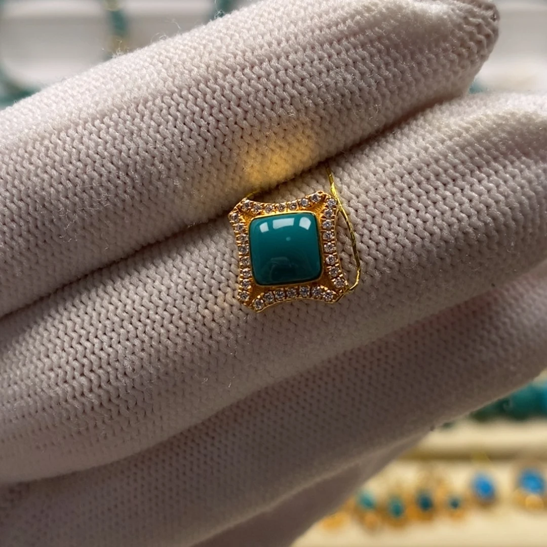 绿松石18K金镶嵌珠宝奇石背云10mm