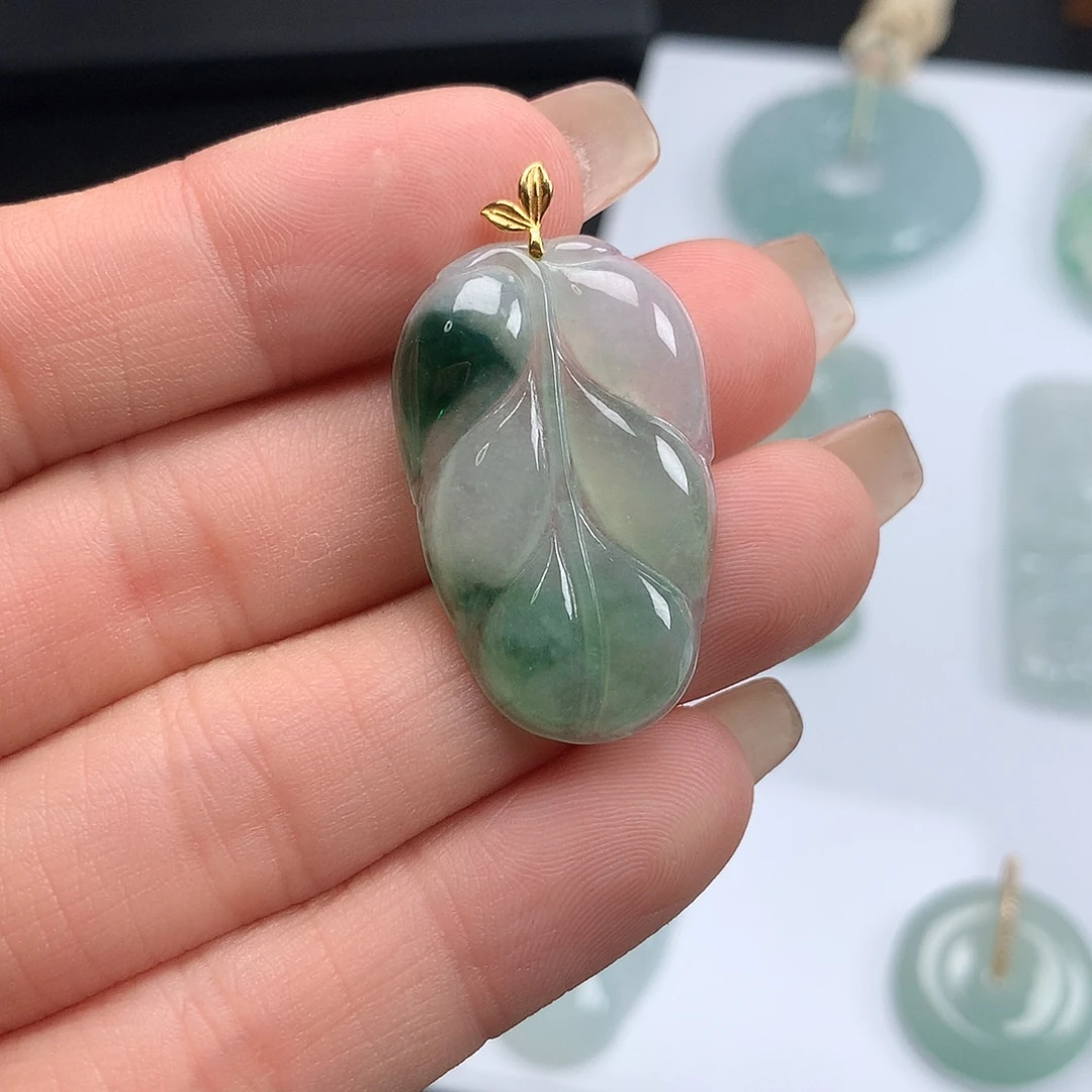 翡翠18K金镶嵌吊坠(赠链)叶子