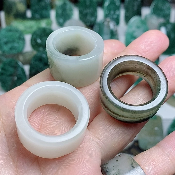 未镶嵌独山玉颈饰任选其一