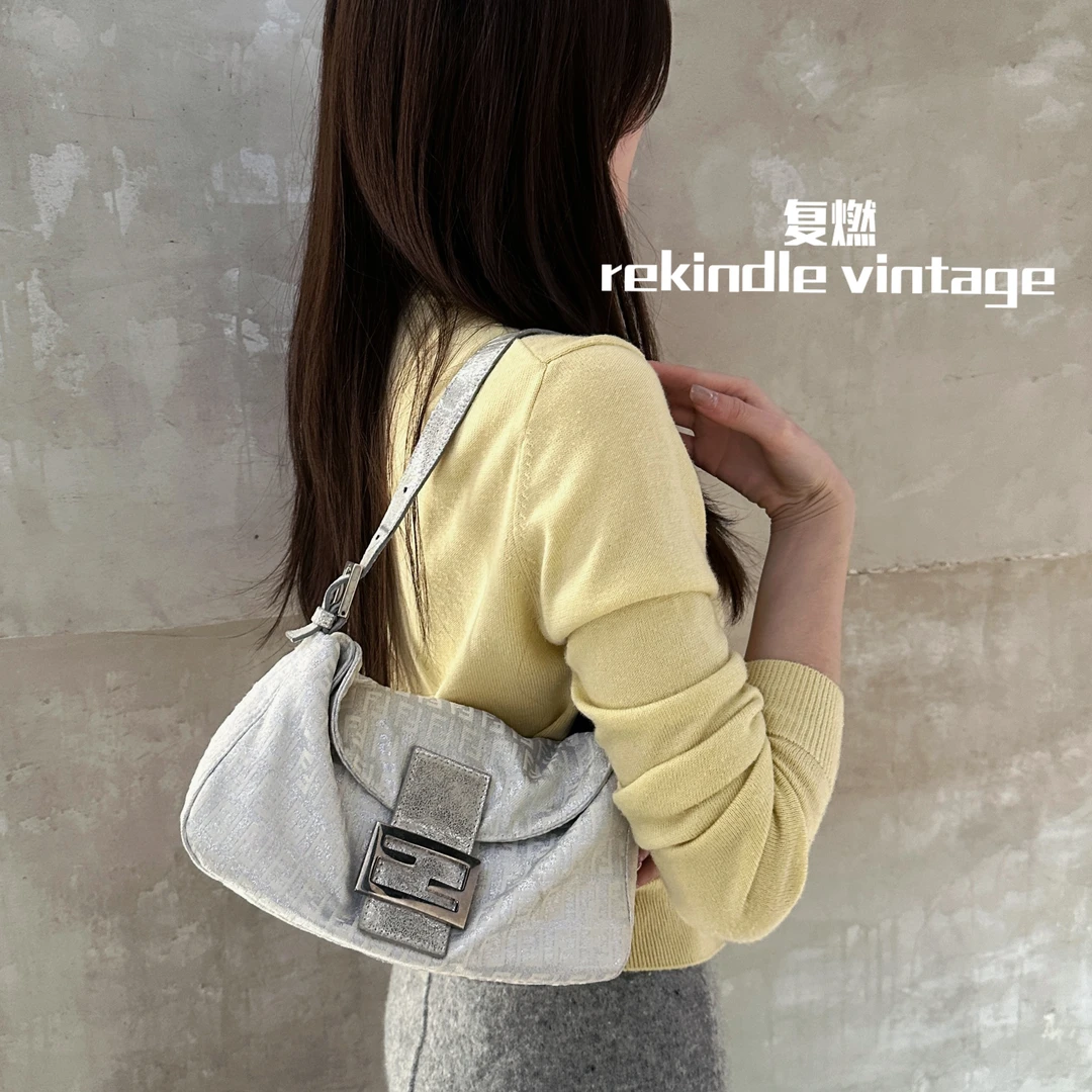 95新 FENDI/芬迪 复燃精选/银色老花法棍单肩包