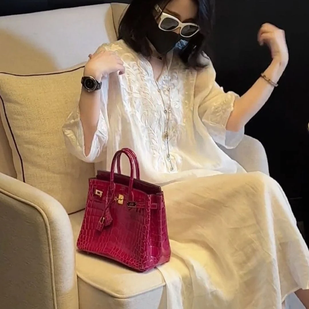 新中式国风重工V领刺绣白色2025夏季气质高级宽松连衣裙显瘦长裙