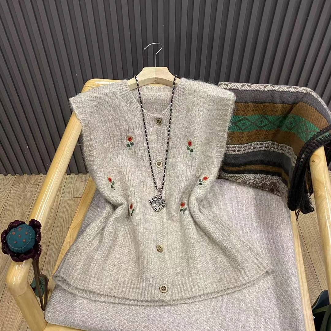 秋季刺绣文艺宽松针织马甲复古百搭叠穿减龄气质背心女Z5100