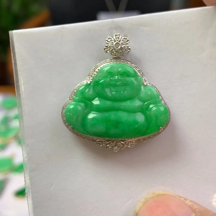 翡翠颈饰18K金镶嵌翡翠