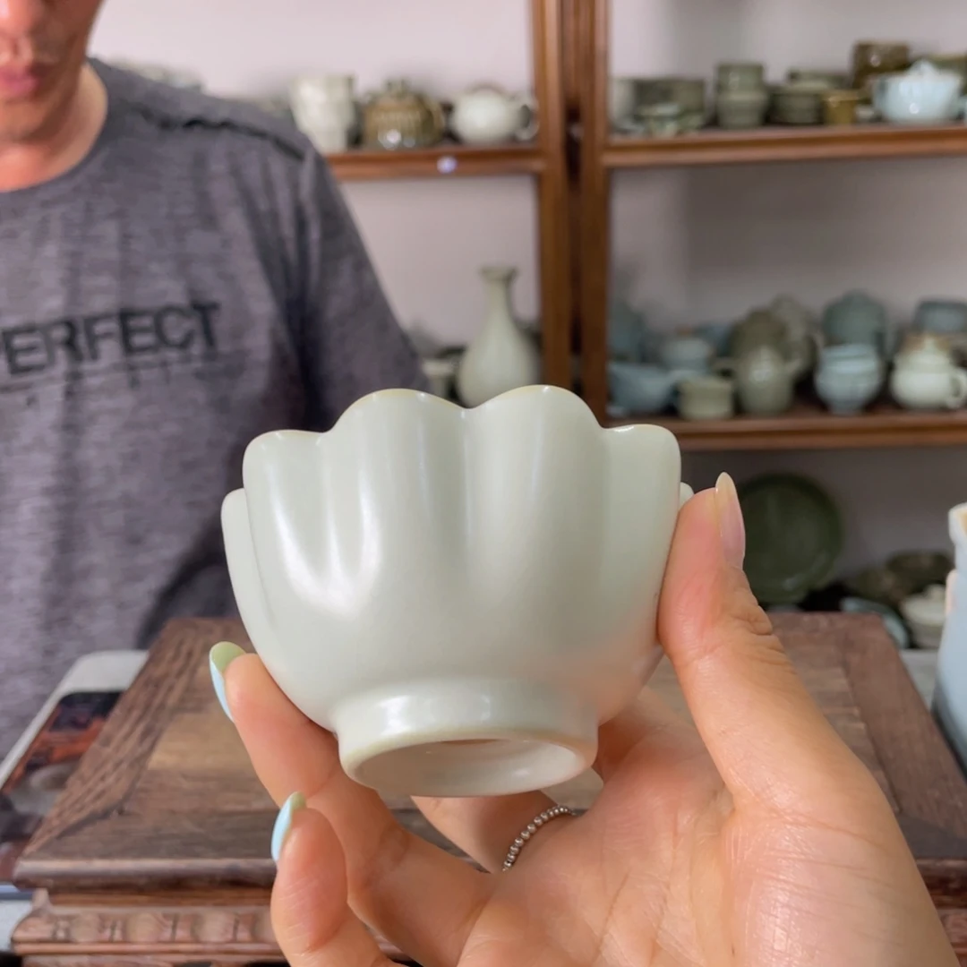 瓷片月白釉支烧莲花杯