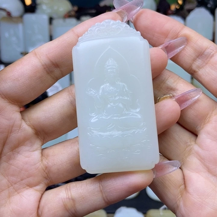 和田玉未镶嵌颈饰?****٩