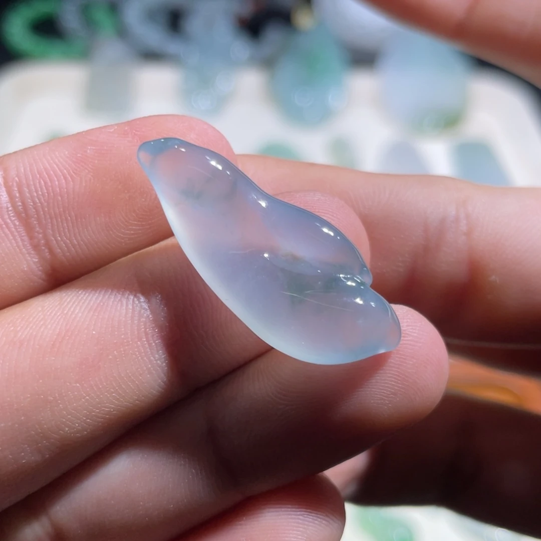 颈饰未镶嵌翡翠随形玉兰花