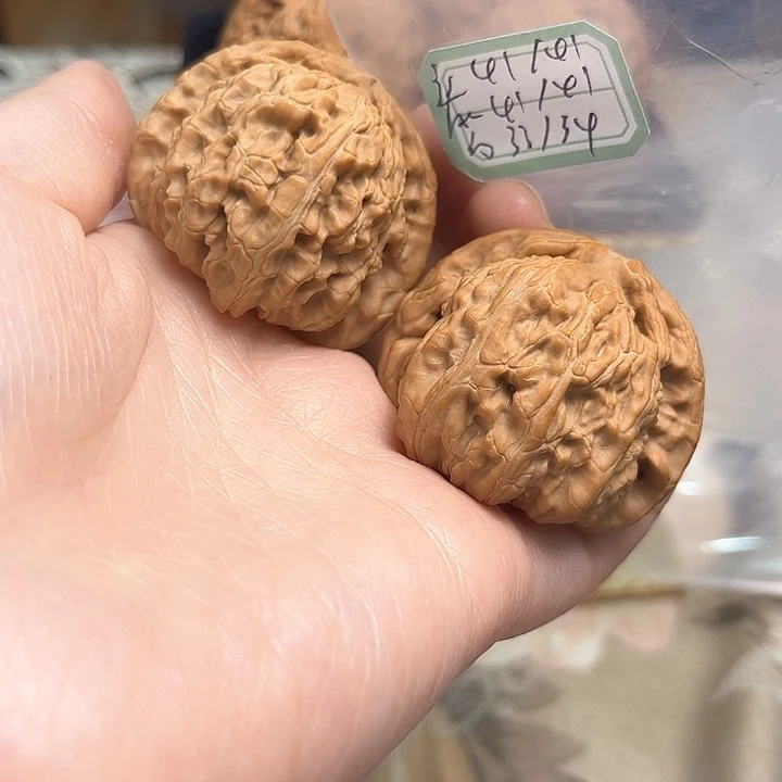 文玩核桃把件白狮子