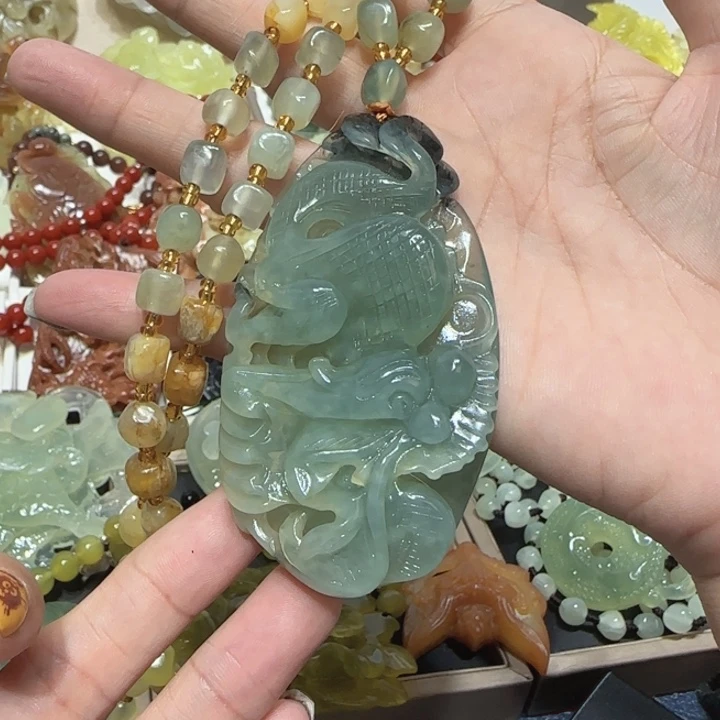未镶嵌蛇纹石玉吊坠