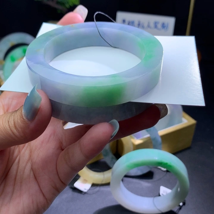 未镶嵌翡翠手镯定制翡翠