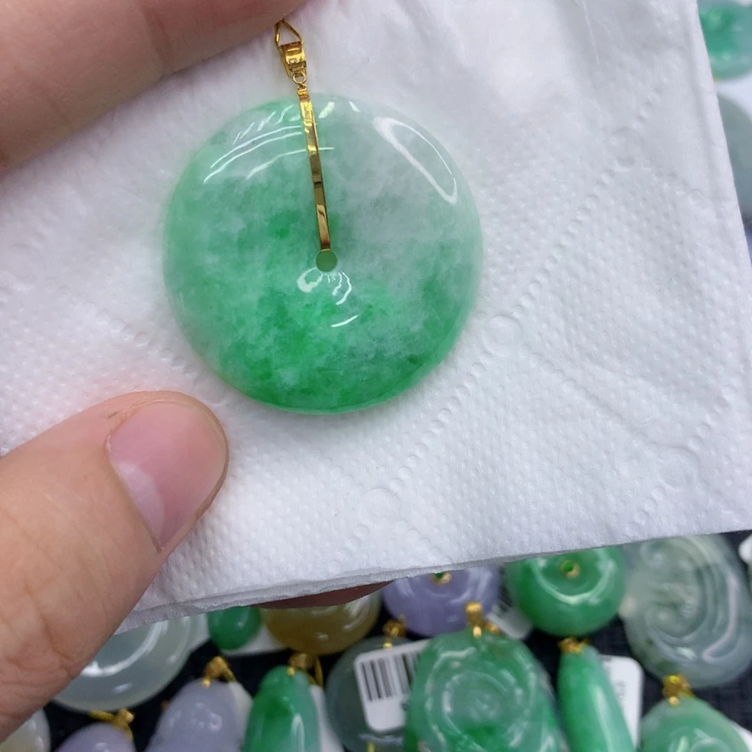 颈饰18K金镶嵌翡翠