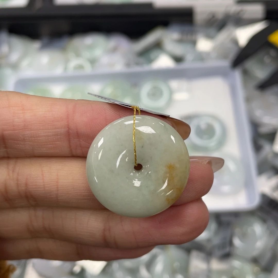 翡翠未镶嵌颈饰平安扣