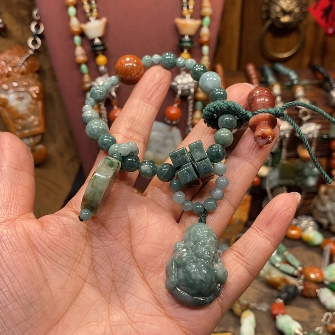 翡翠吊坠(赠链)未镶嵌