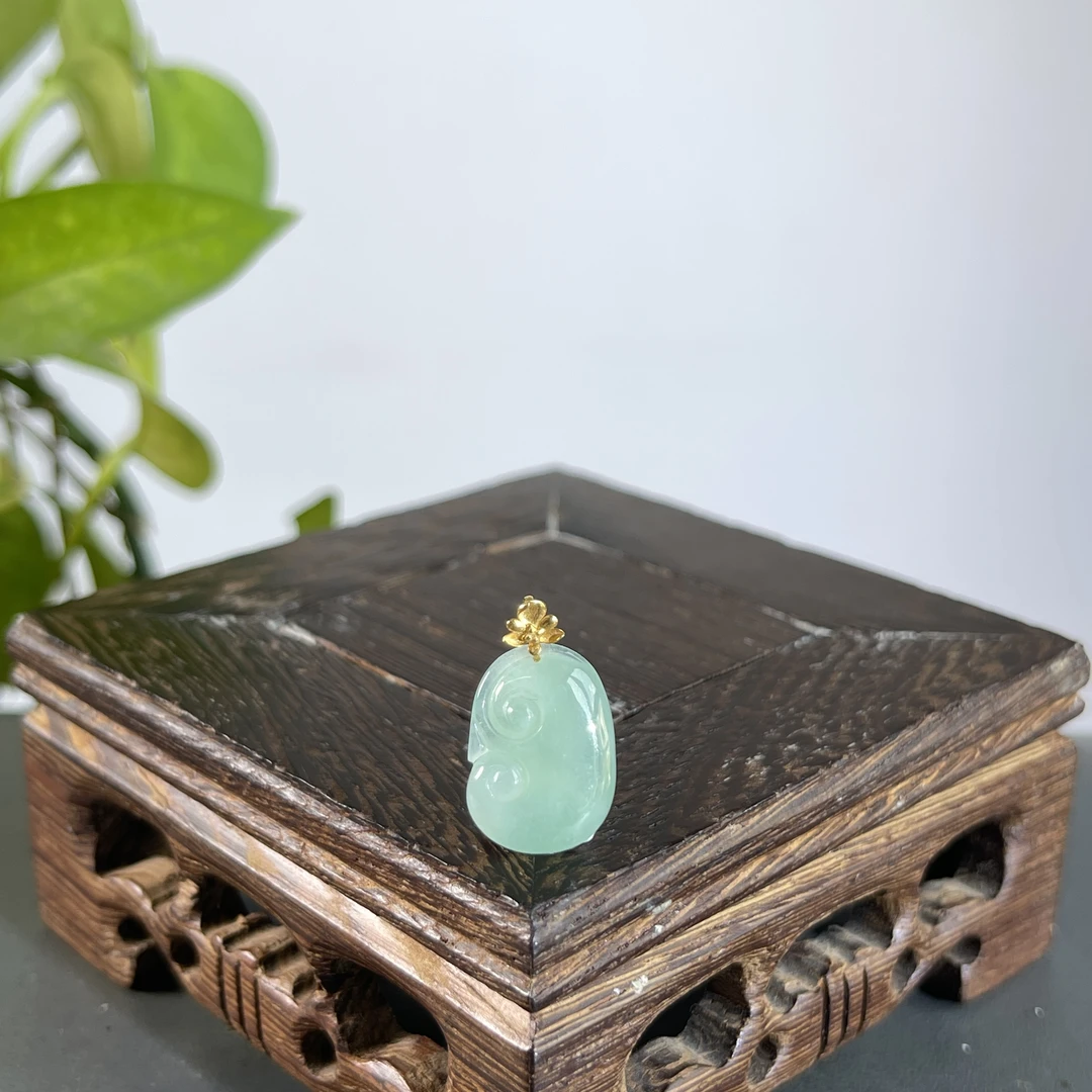 JGB15-018  天然缅甸A货翡翠  18K扣头如意