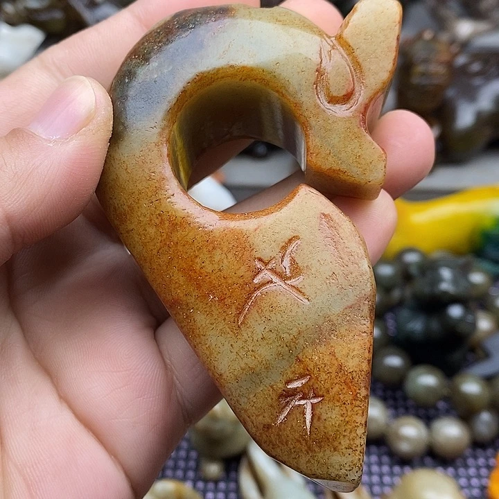 未镶嵌蛇纹石玉颈饰