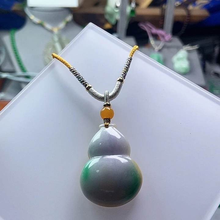 吊坠(赠链)未镶嵌翡翠