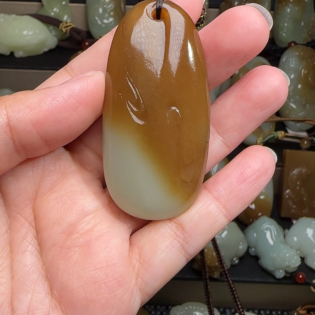 ****和田玉未镶嵌颈饰