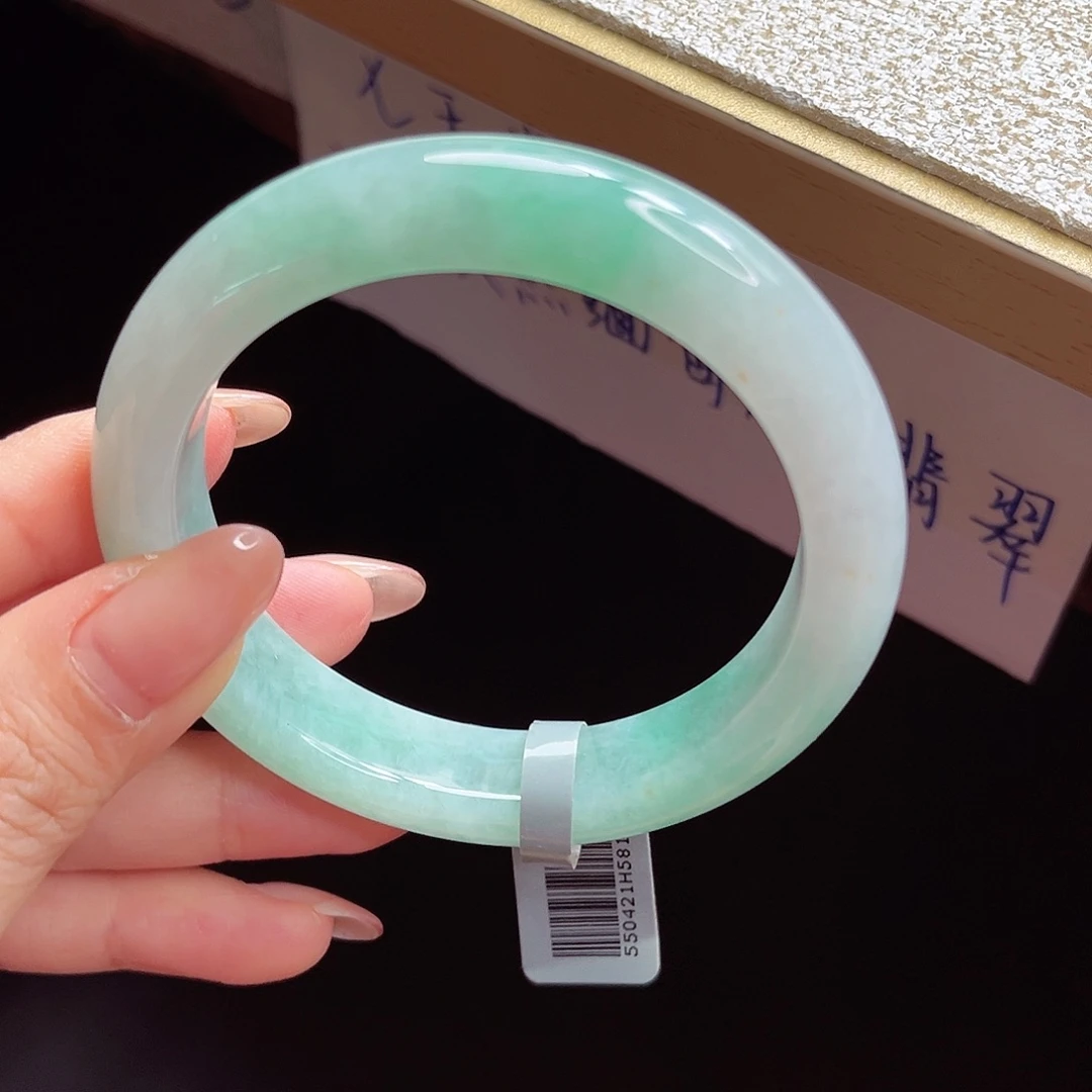 翡翠手镯未镶嵌手镯