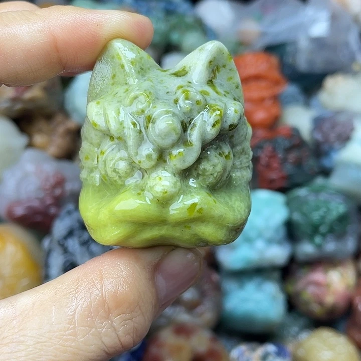 石英岩玉未镶嵌醒狮