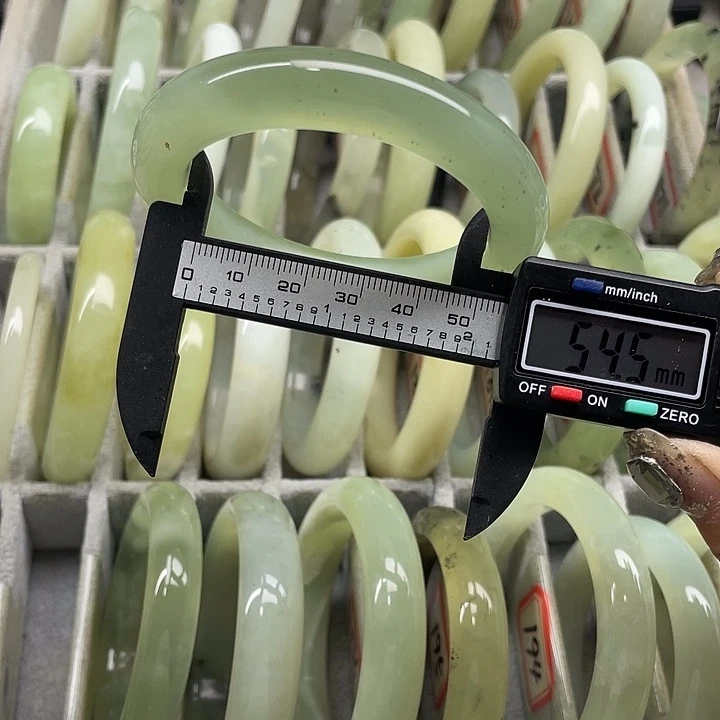蛇纹石玉未镶嵌手镯199