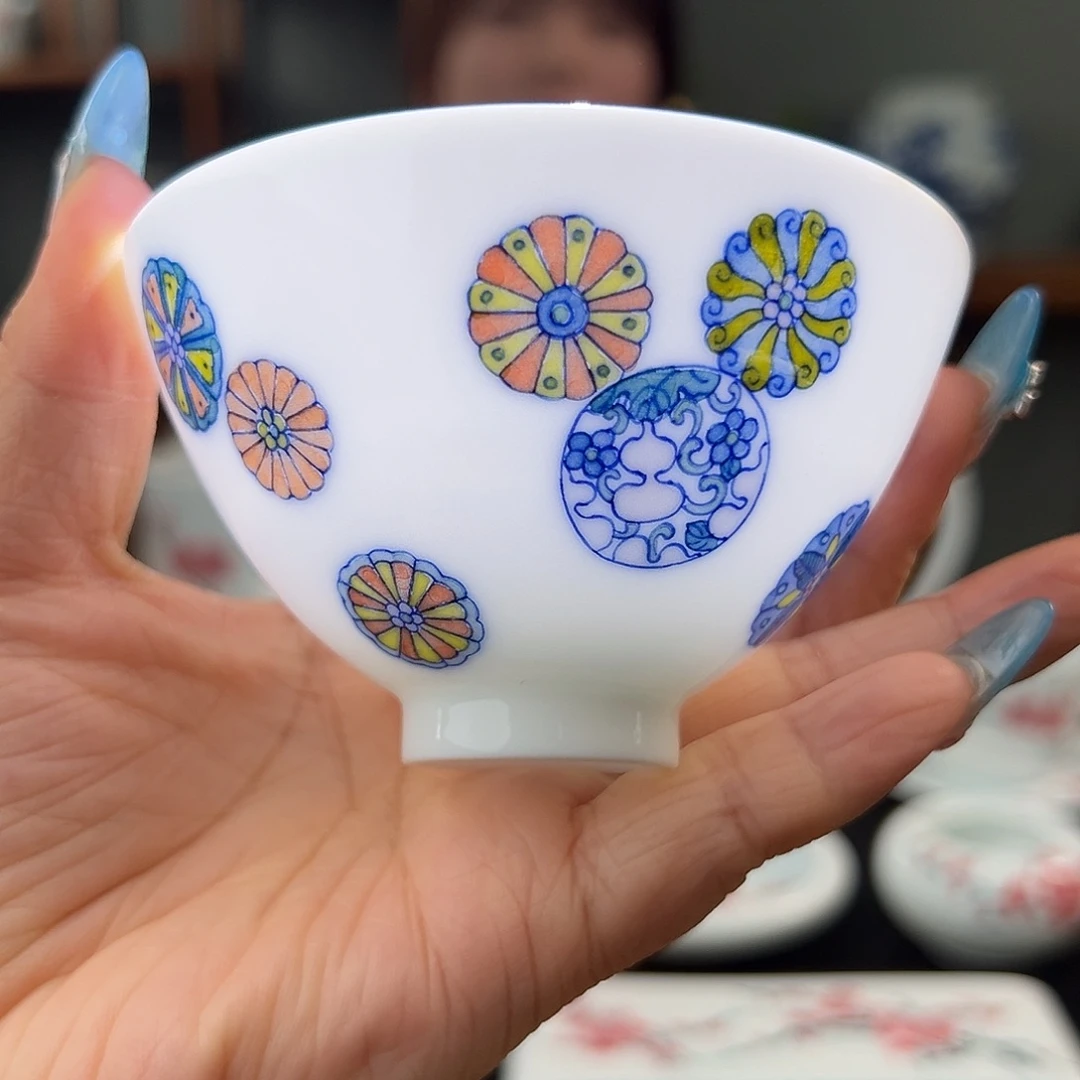 柴窑釉下斗彩皮球花鸡心杯