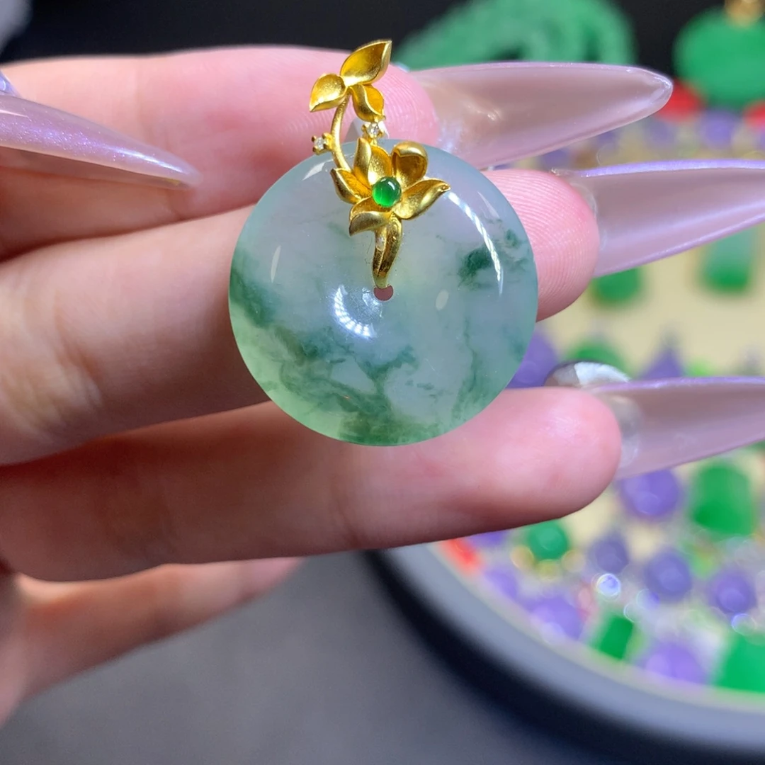 翡翠18K金镶嵌颈饰