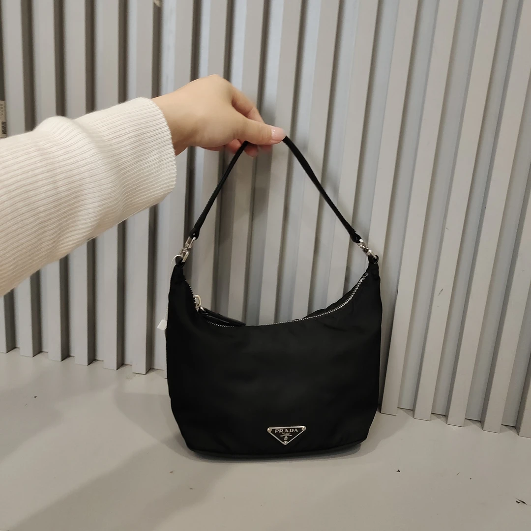 95新 Prada/普拉达 兔兔奢欣欣/普拉达单肩包/250321017