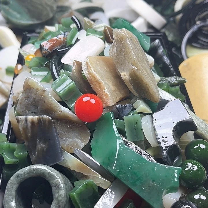 和田玉（糖玉）和田玉边角料9K金镶嵌凌****狗