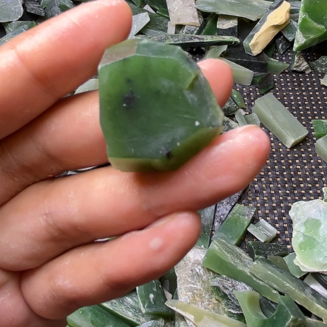 和田玉未镶嵌项链有裂