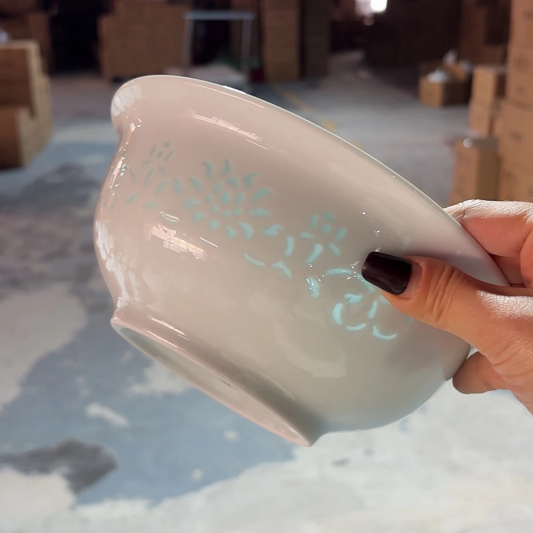 白瓷8英寸汤碗青一个微瑕