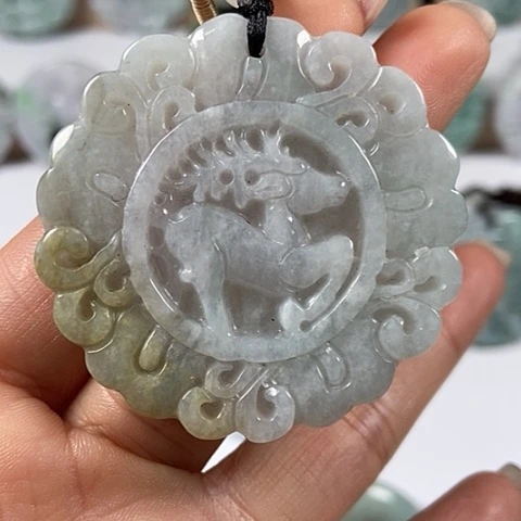 翡翠颈饰未镶嵌鹿牌福利