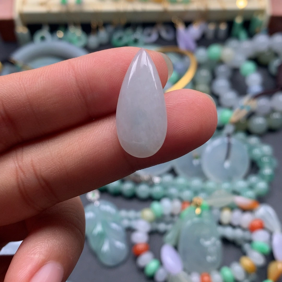 颈饰未镶嵌翡翠水滴