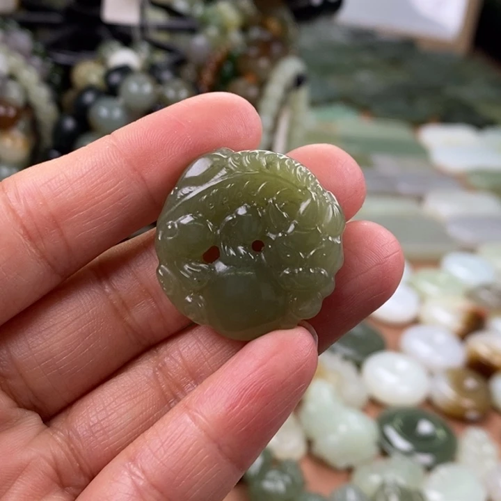 和田玉未镶嵌颈饰