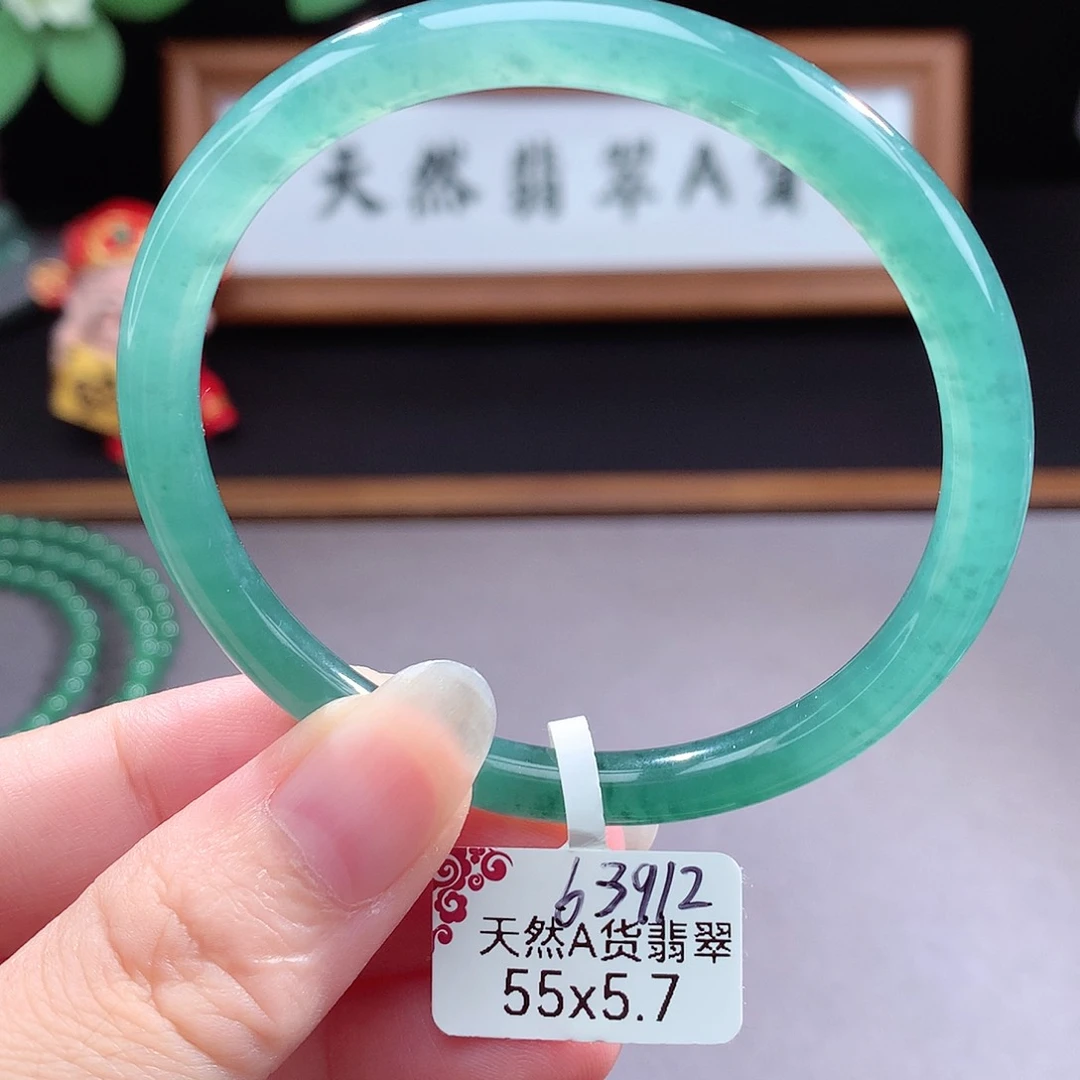 未镶嵌手镯（圆镯）翡翠