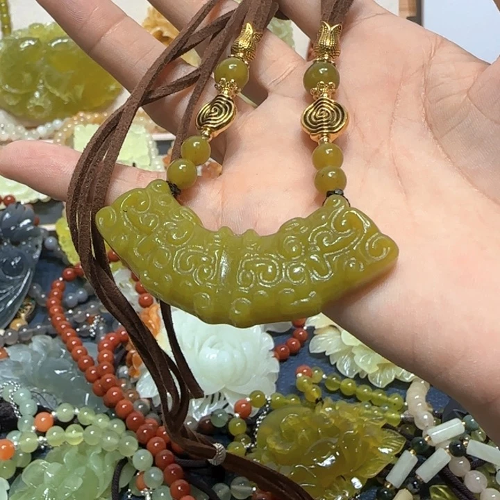 未镶嵌蛇纹石玉吊坠