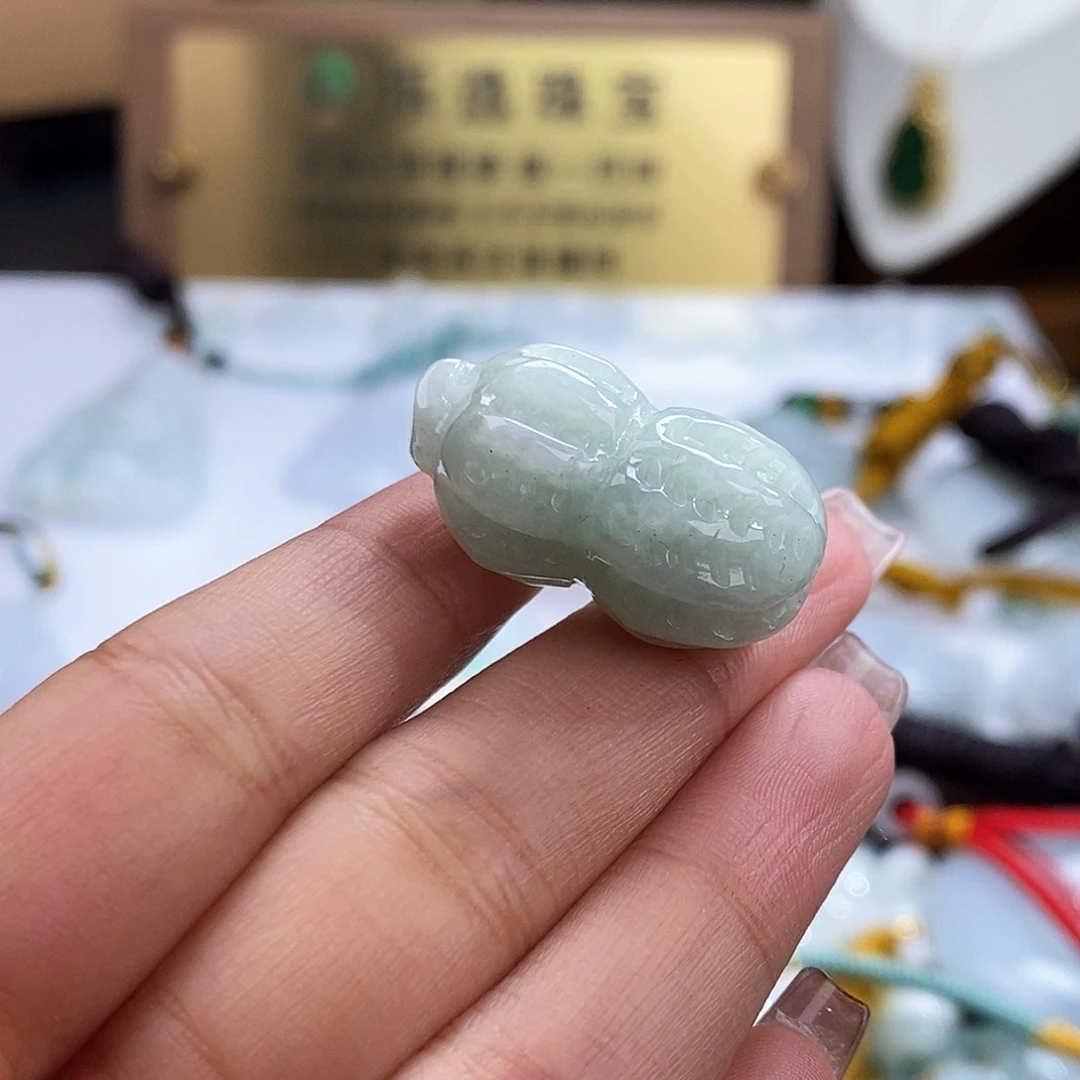 翡翠未镶嵌颈饰4733