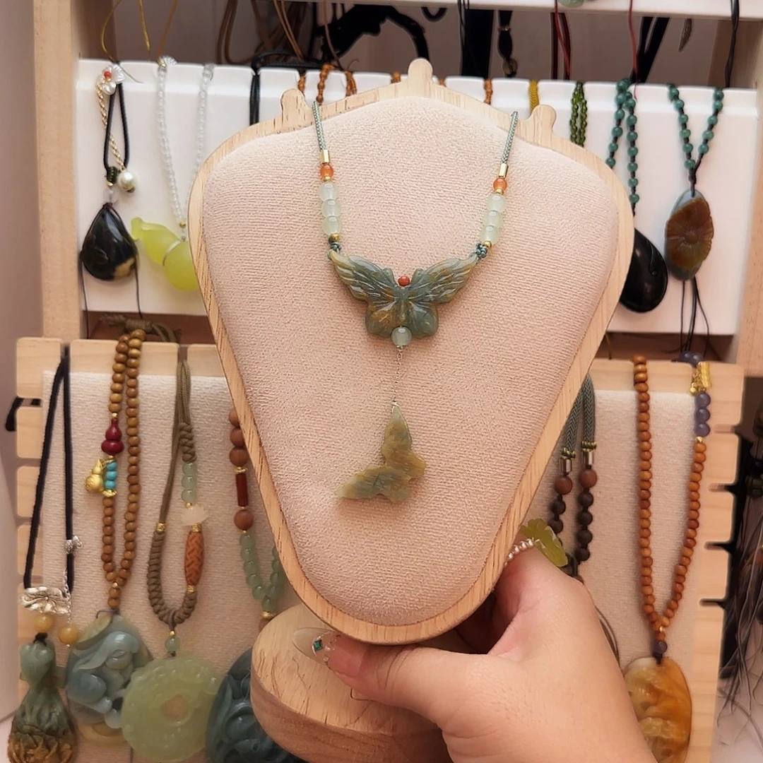 蛇纹石玉合金颈饰