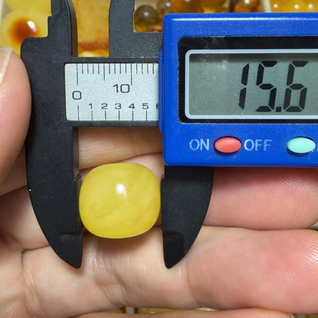 琥珀未镶嵌裸石成品
