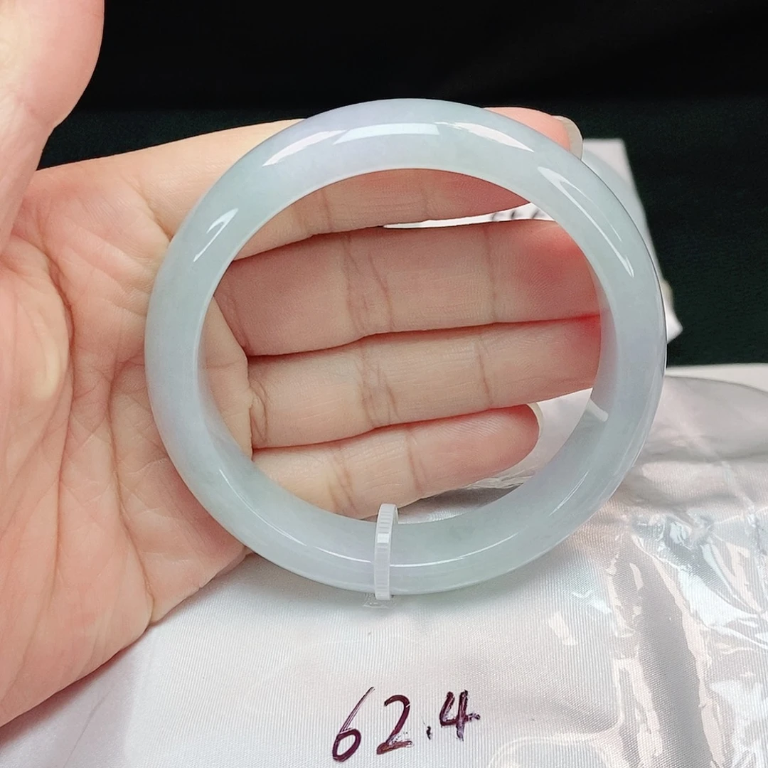 翡翠手镯未镶嵌正圈