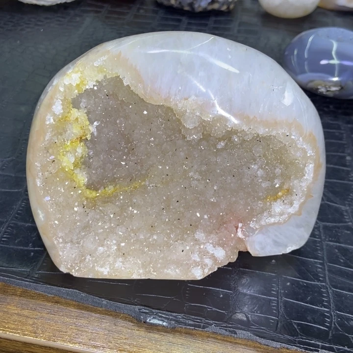 水晶珠宝半成品未镶嵌粉晶摆件